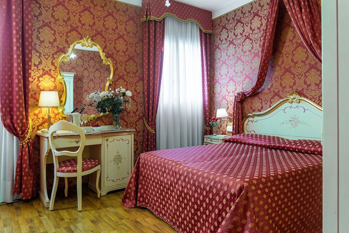 Room 18 of 87