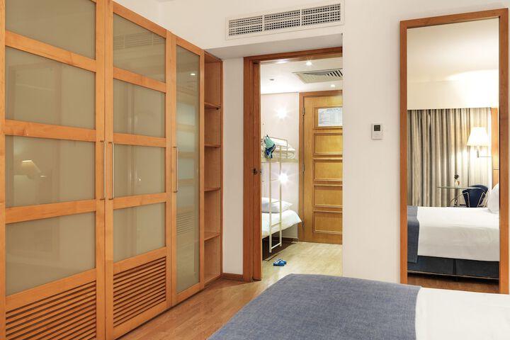 Room 15 of 154