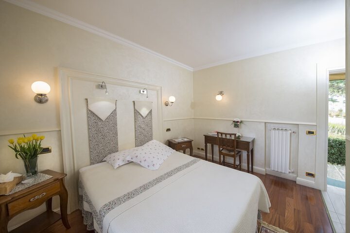Room 7 of 33