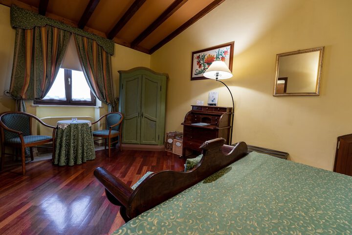 Room 48 of 80