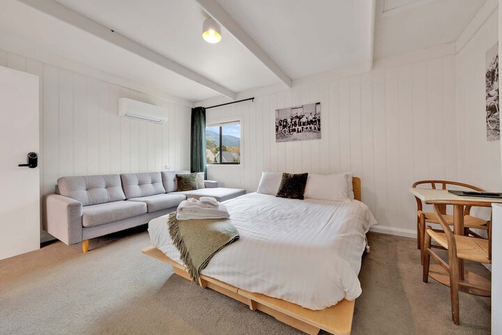 Room 6 of 46