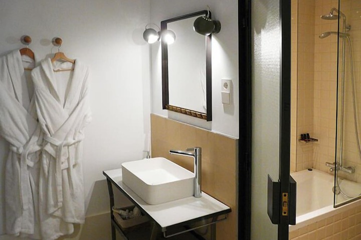 Room 29 of 61