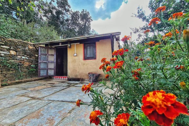 Sharda Stays Binsar Himalayas