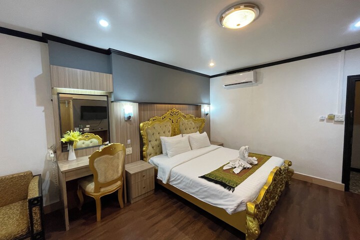 Room 25 of 73