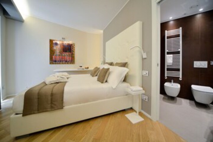 Room 25 of 28