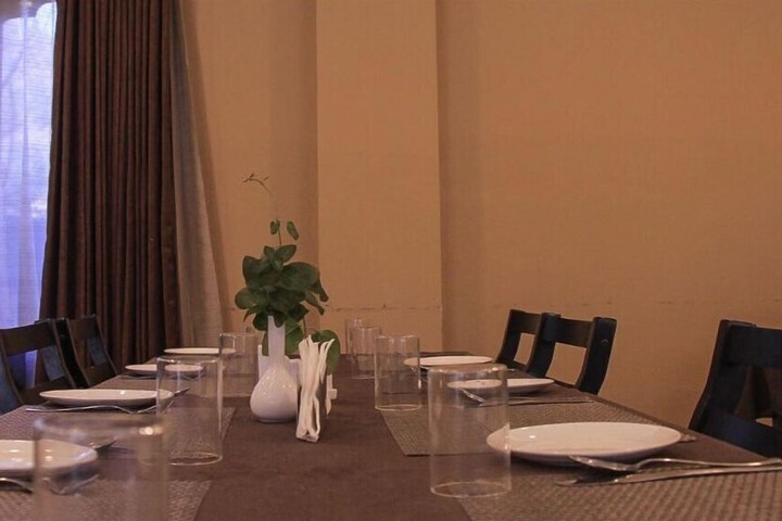 Dining 16 of 19