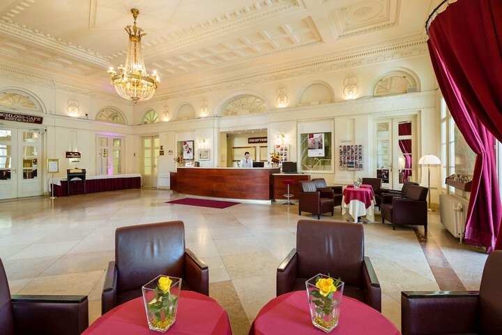 Entrance & Lobby
