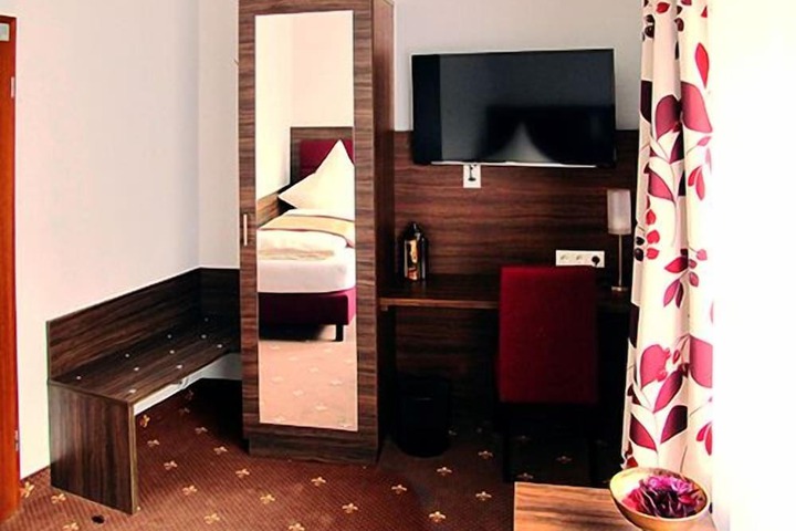 Room 34 of 65