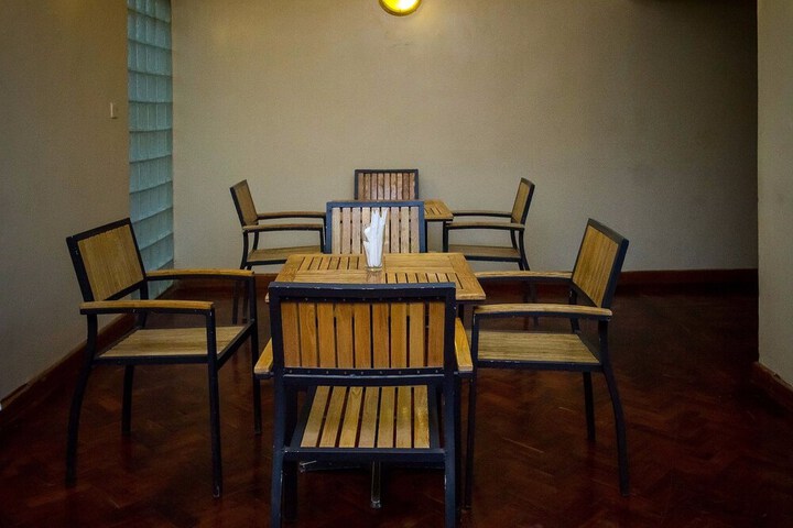 Dining 19 of 34