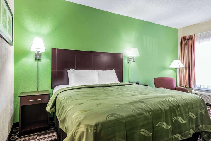 1 King Bed (5 of 6)