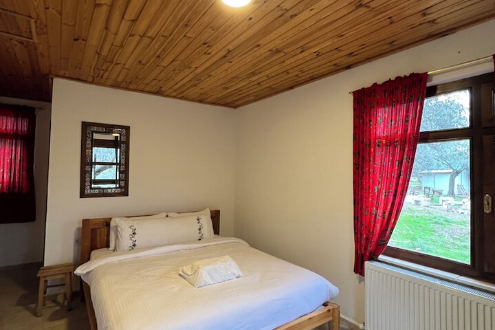 Room 33 of 43