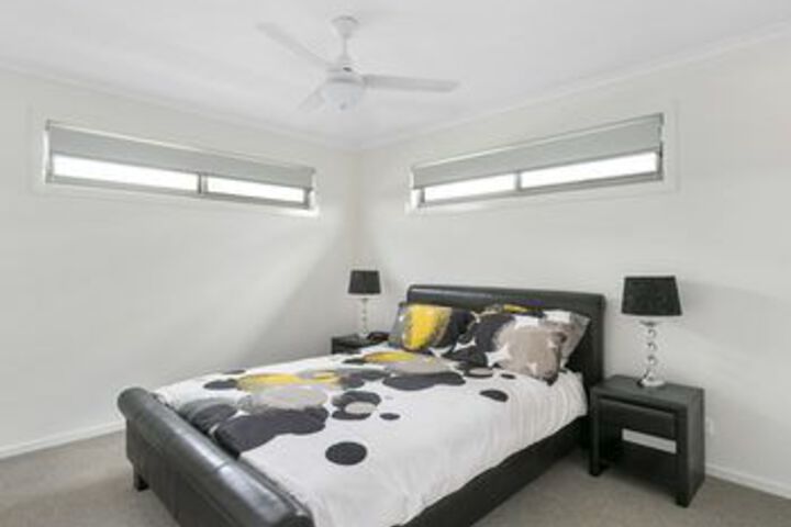 Room 4 of 12