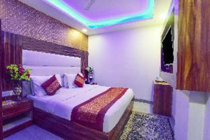 Room 28 of 53