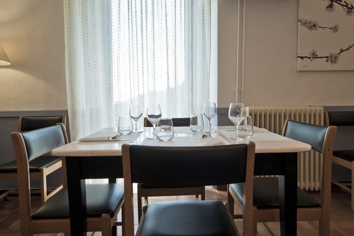 Dining 34 of 43
