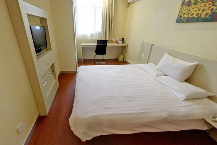 Room 4 of 12