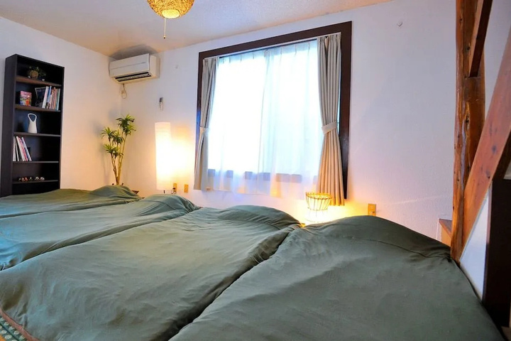 Room 2 of 16