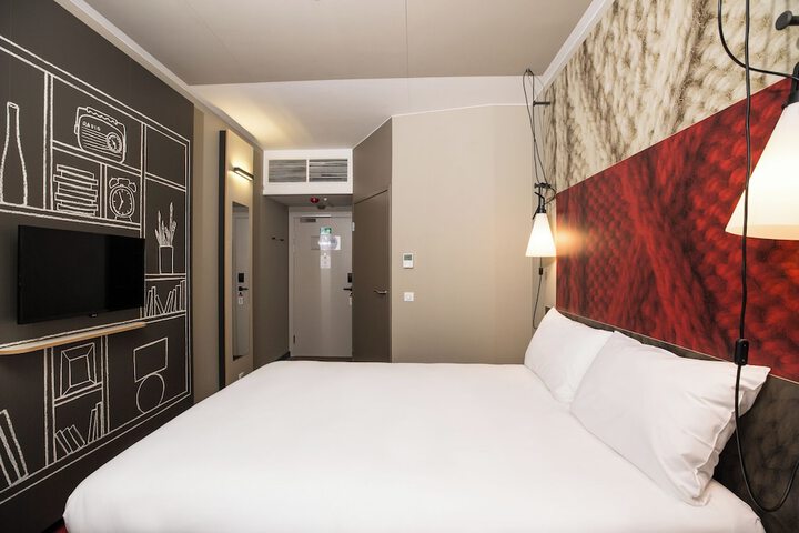 Room 6 of 49
