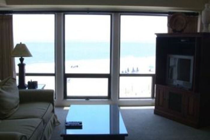 Room 6 of 13