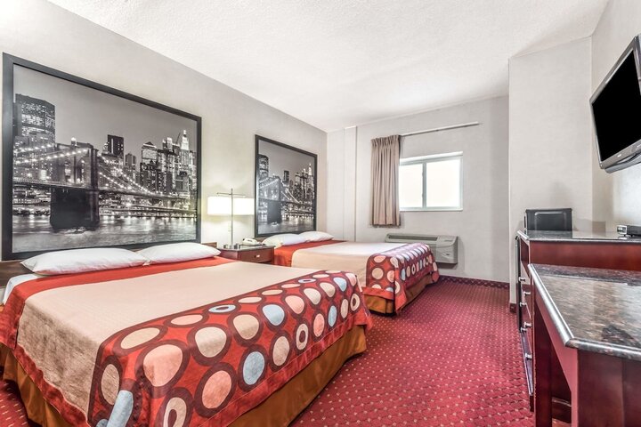 2 Queen Beds (6 of 7)