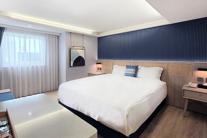 Room 13 of 33