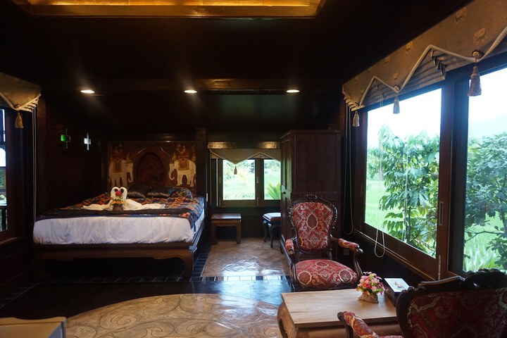 Room 4 of 100