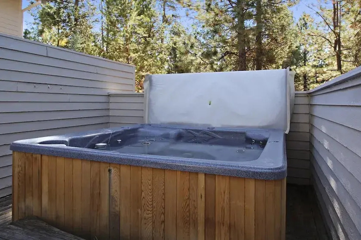 Pool 11 of 17