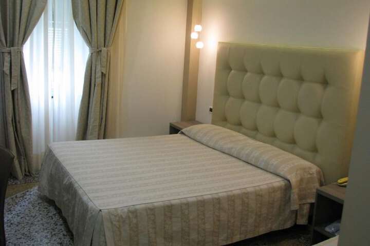 Room 11 of 23