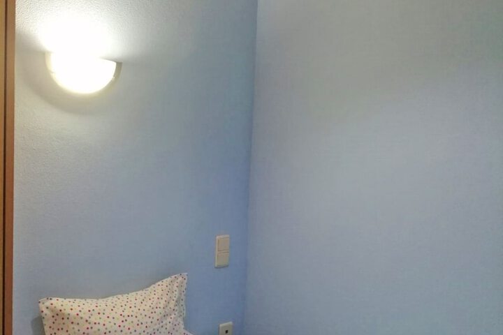 Room 32 of 81