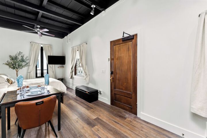 Room 85 of 191