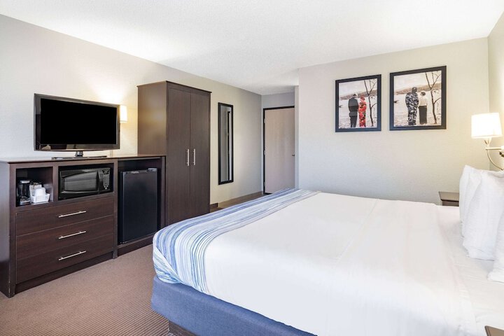 2 Queen Beds (8 of 9)