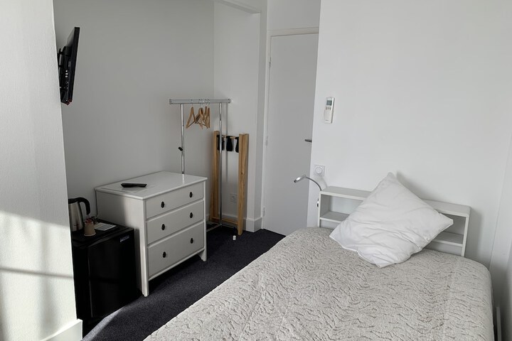 Room 25 of 59
