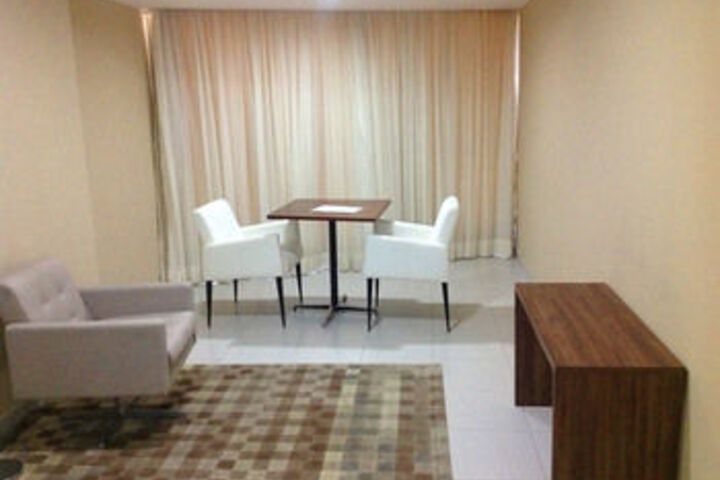 Room 5 of 9