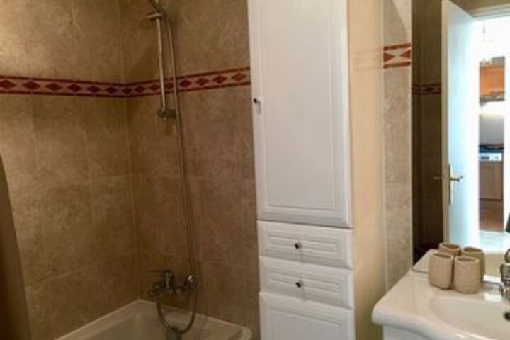 Room 4 of 15