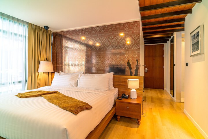 Room 7 of 33