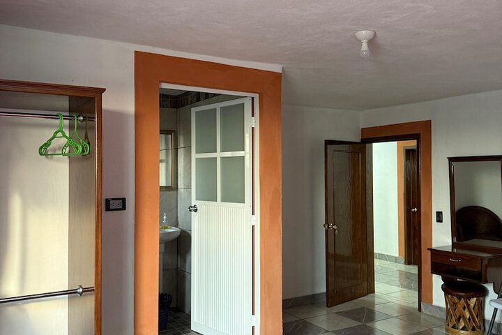 Room 2 of 27