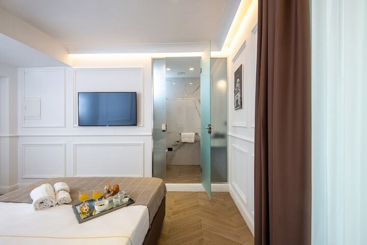 Room 10 of 44
