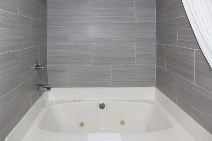 1 King Bed (2 of 11)