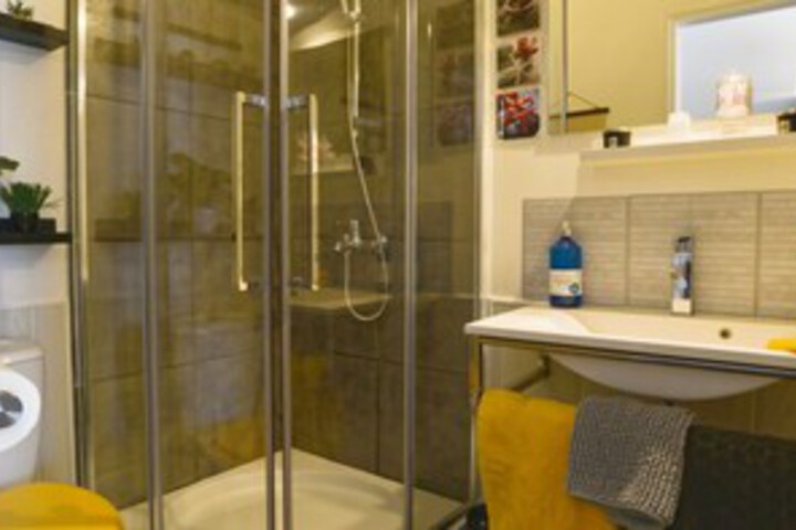 Room 70 of 108
