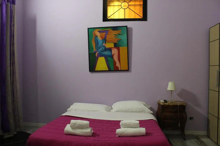 Room 5 of 10