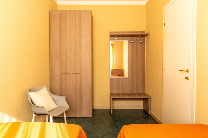 Room 34 of 123