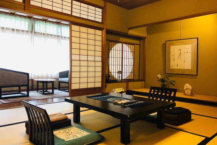 Room 8 of 127