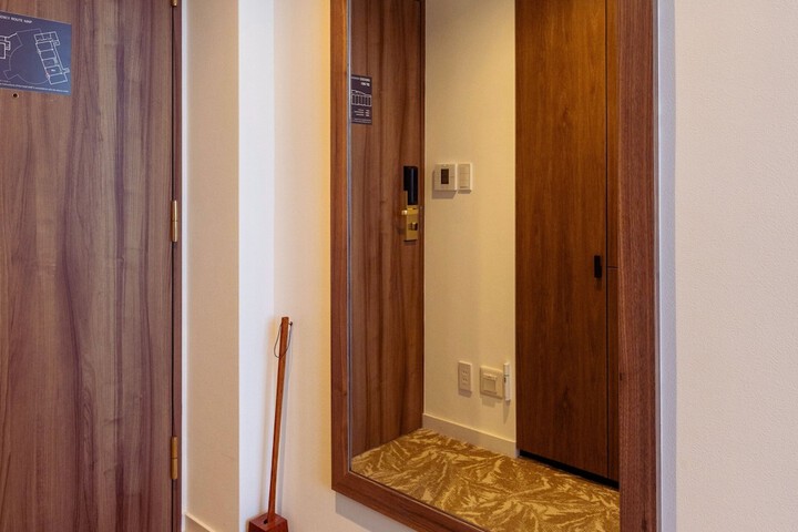 Room 33 of 74