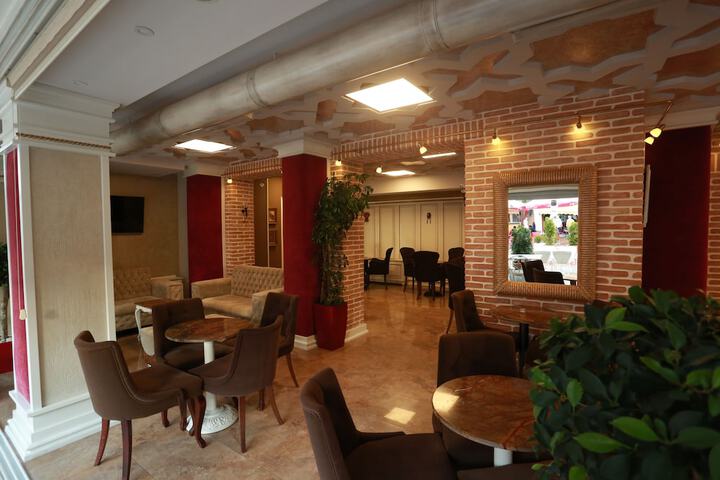 Lounge 47 of 59