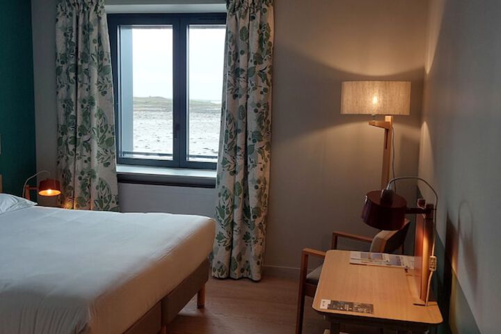 Room 6 of 40