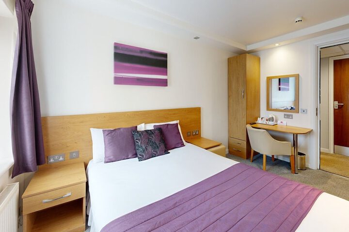 Room 8 of 43