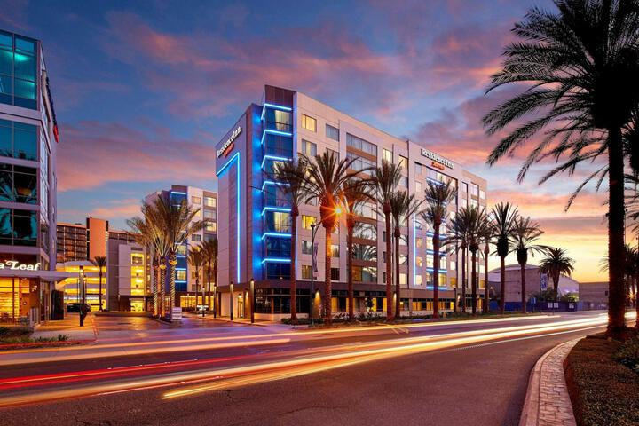 Anaheim Jolly Roger Hotel