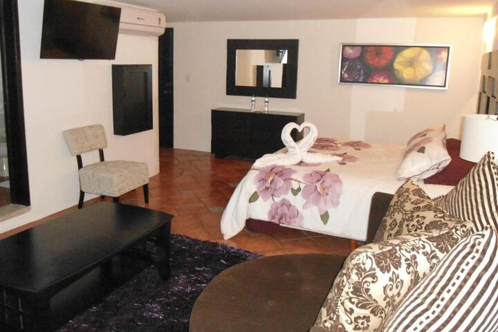 Room 5 of 12