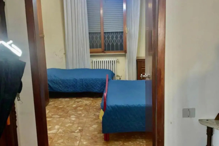 Room 2 of 6
