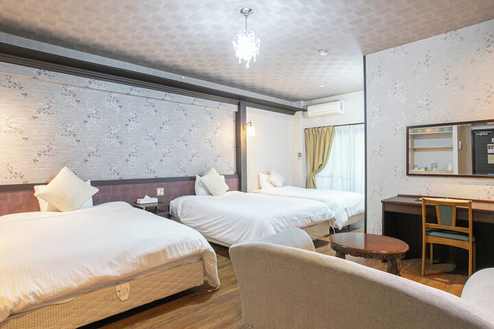 Room 7 of 83
