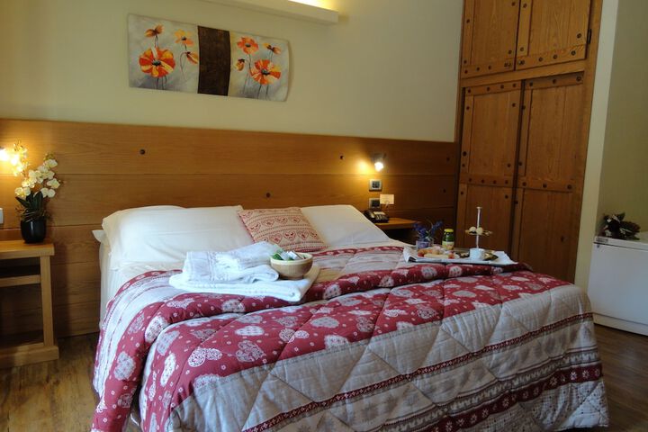 Room 4 of 33